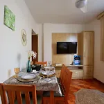 50 M Da Praia Do Forte Cabo Frio Rj, 2 Quartos Sendo Que 1 Com Ar Condicionado ,Cozinha ,2 Banheiros, Garagem Wi Fi