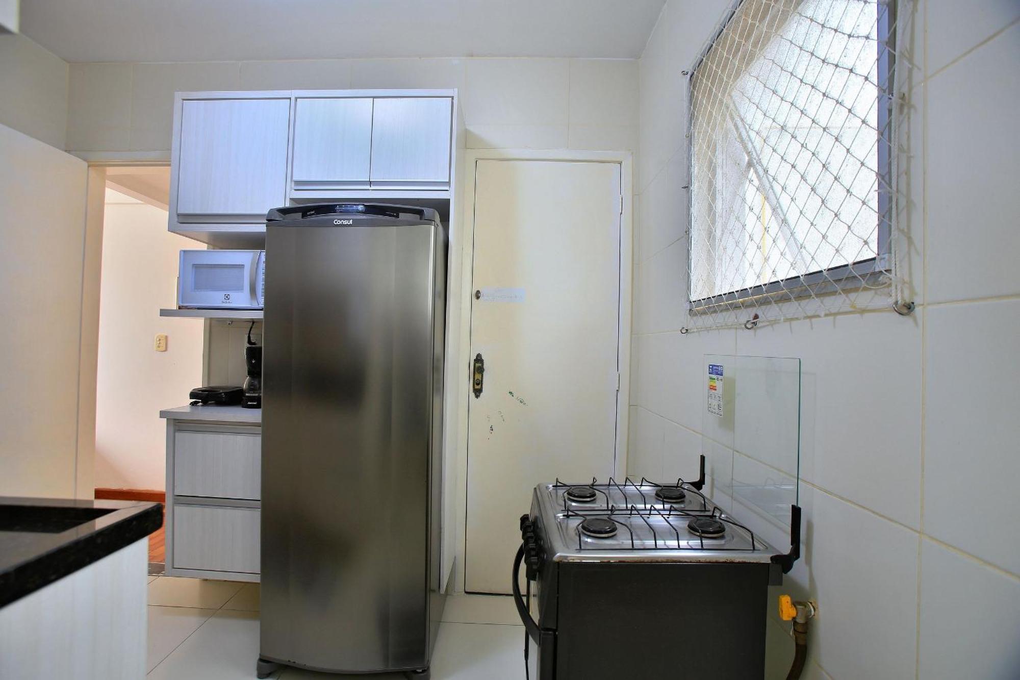 50 M Da Do Rj, 2 Quartos Sendo Que 1 Com Ar Condicionado ,cozinha ,2 Banheiros, Garagem Wi Fi Apartamento