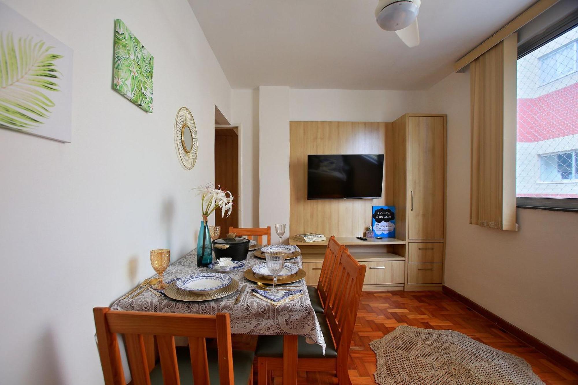 50 M Da Do Rj, 2 Quartos Sendo Que 1 Com Ar Condicionado ,cozinha ,2 Banheiros, Garagem Wi Fi *