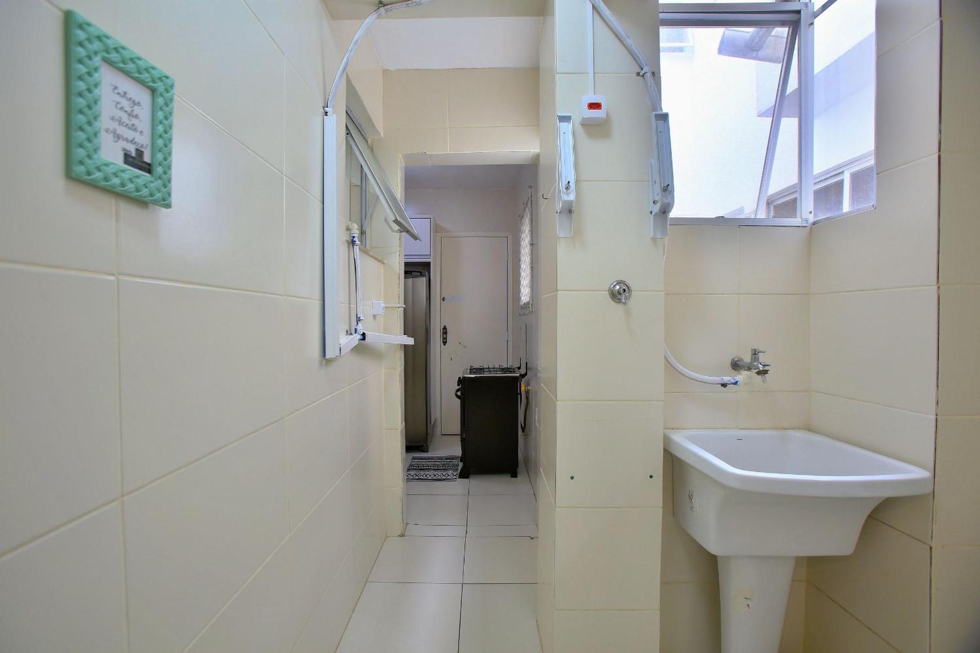 Apartamento 50 M Da Do Rj, 2 Quartos Sendo Que 1 Com Ar Condicionado ,cozinha ,2 Banheiros, Garagem Wi Fi *