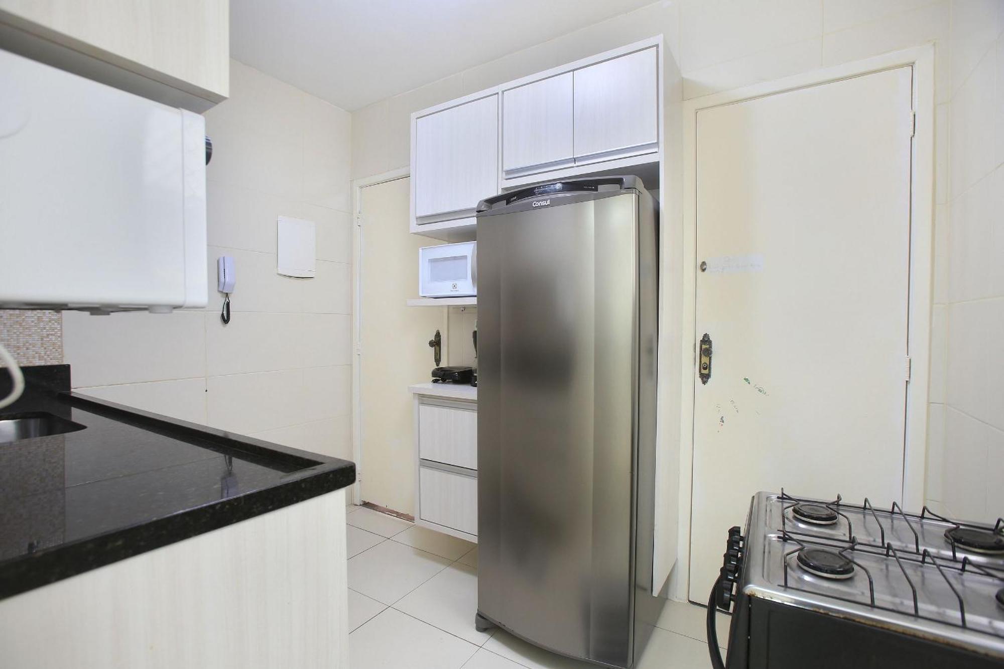 Apartamento 50 M Da Do Rj, 2 Quartos Sendo Que 1 Com Ar Condicionado ,cozinha ,2 Banheiros, Garagem Wi Fi Cabo Frío