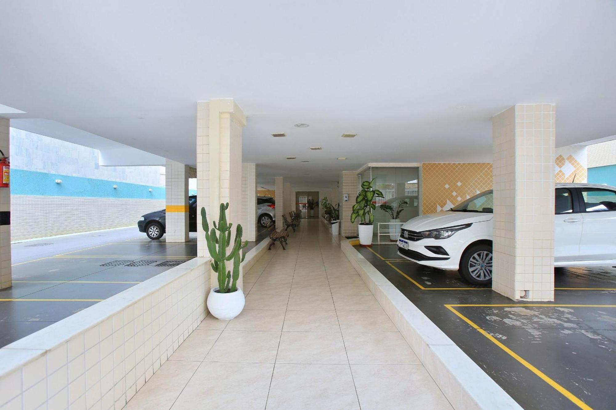 50 M Da Do Rj, 2 Quartos Sendo Que 1 Com Ar Condicionado ,cozinha ,2 Banheiros, Garagem Wi Fi Apartamento